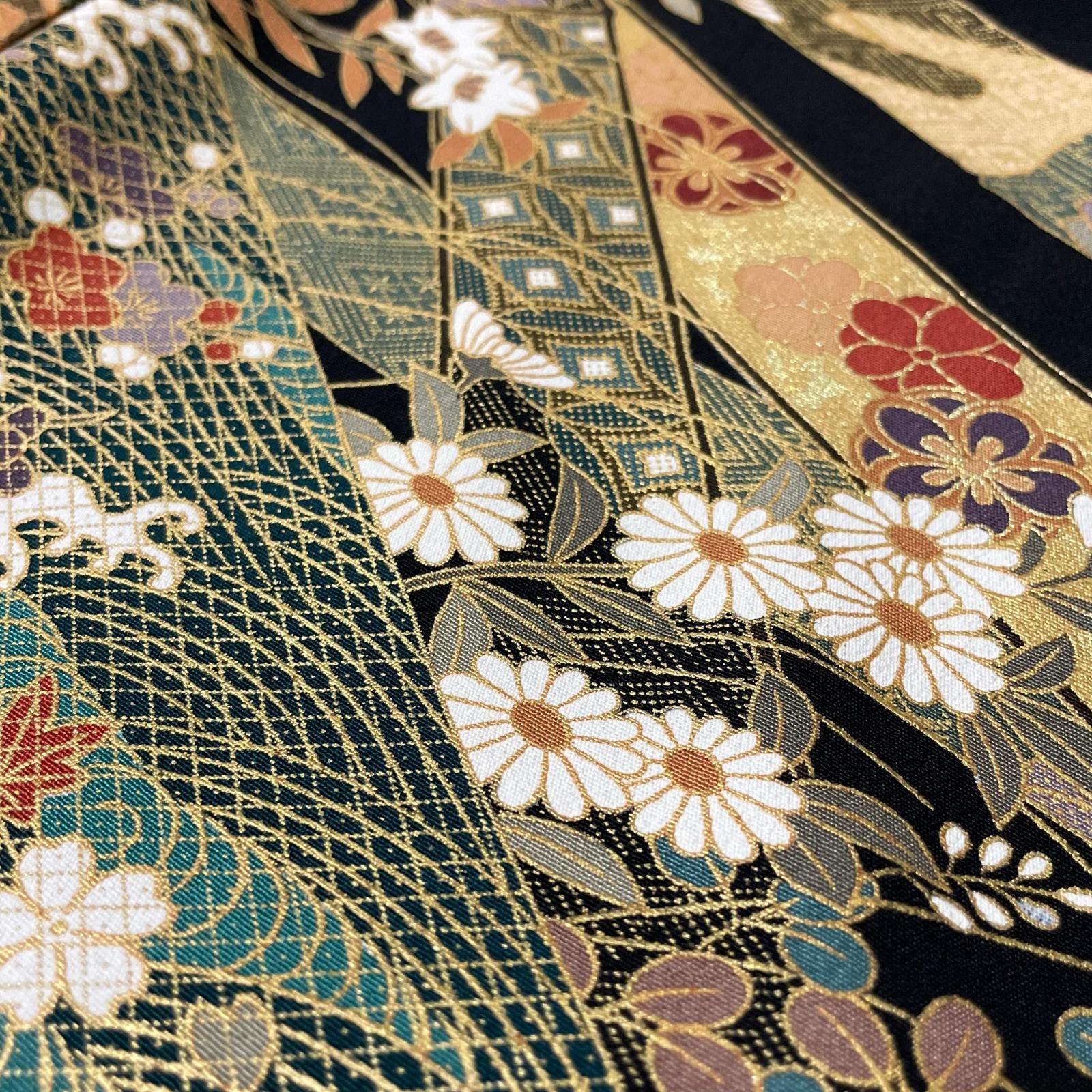黒留袖 松藤 荒波に源氏車 金駒刺繍 着物 正絹 五つ紋 X-2250 - メルカリ