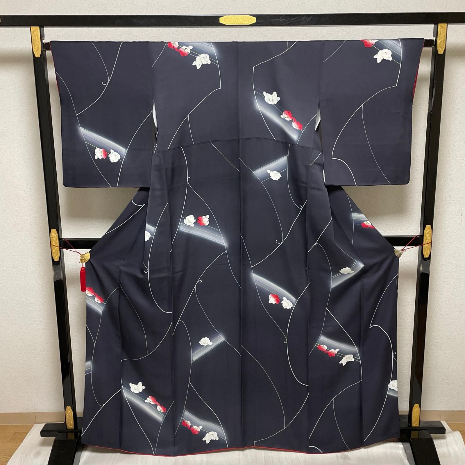 三松誂え 小紋 飛び柄の上品な花模様 着物 正絹 X-2276 - メルカリ