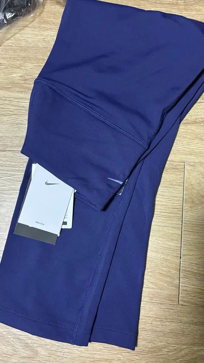 ナイキ レディース ハイウエスト クロップド レギンス m