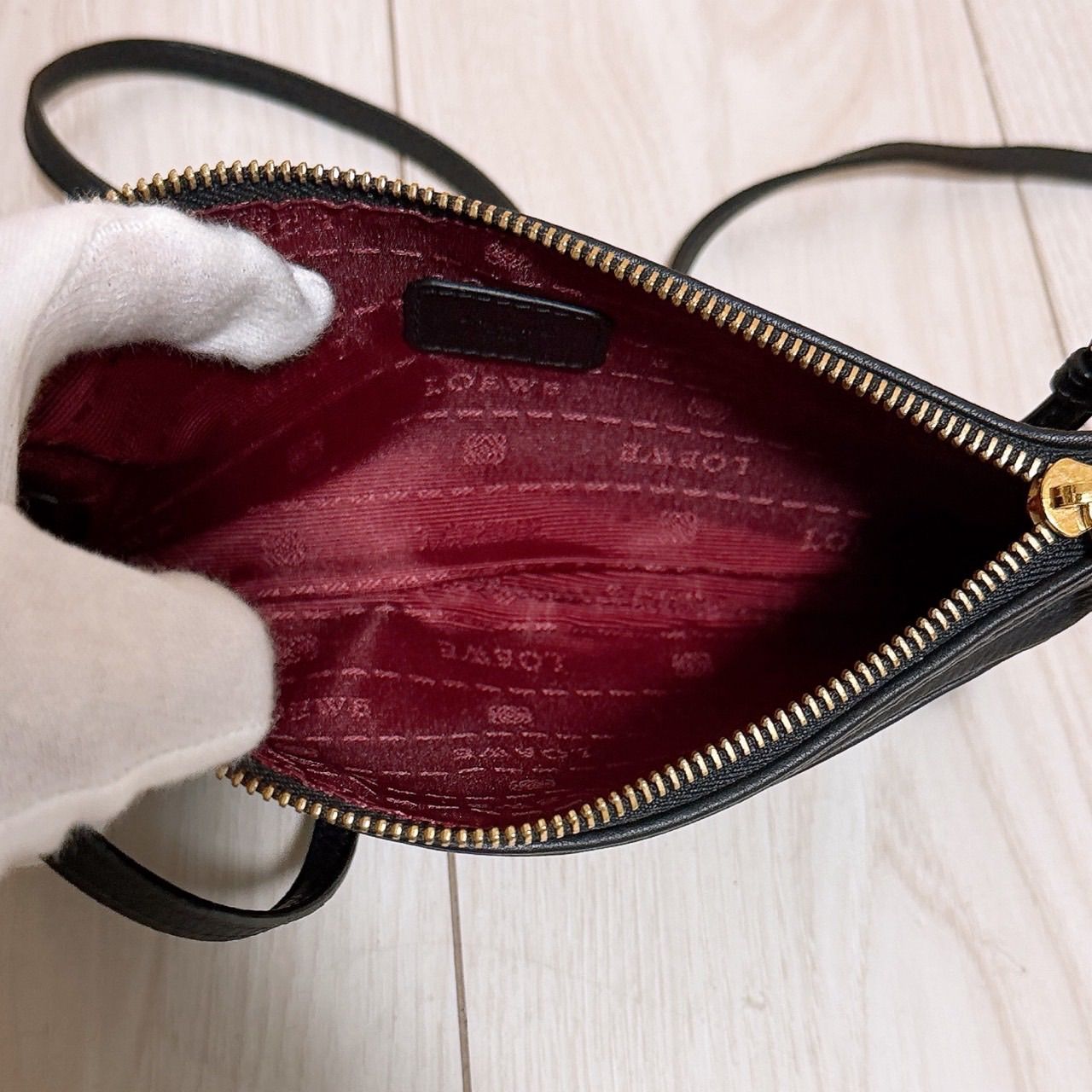 美品) LOEWE(ロエベ)ショルダーバッグ ポシェット レザー ブラック 