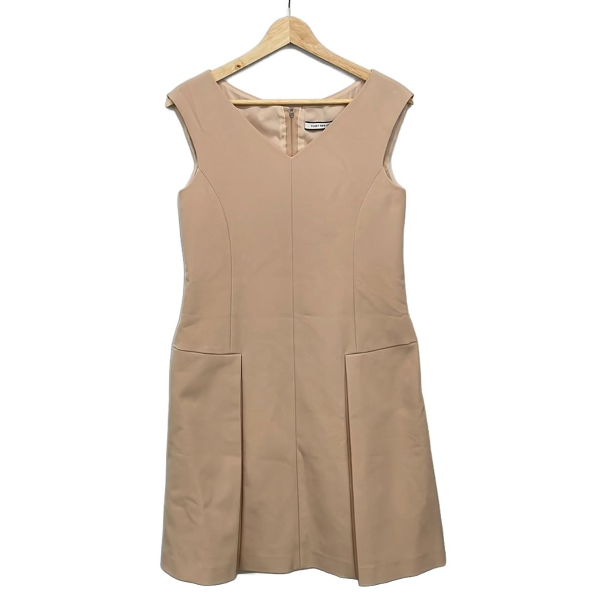 FOXEY NEW YORK(フォクシーニューヨーク) ワンピース サイズ38 M レディース美品 - 37801 ベージュ Vネック/ノースリーブ/ひざ丈