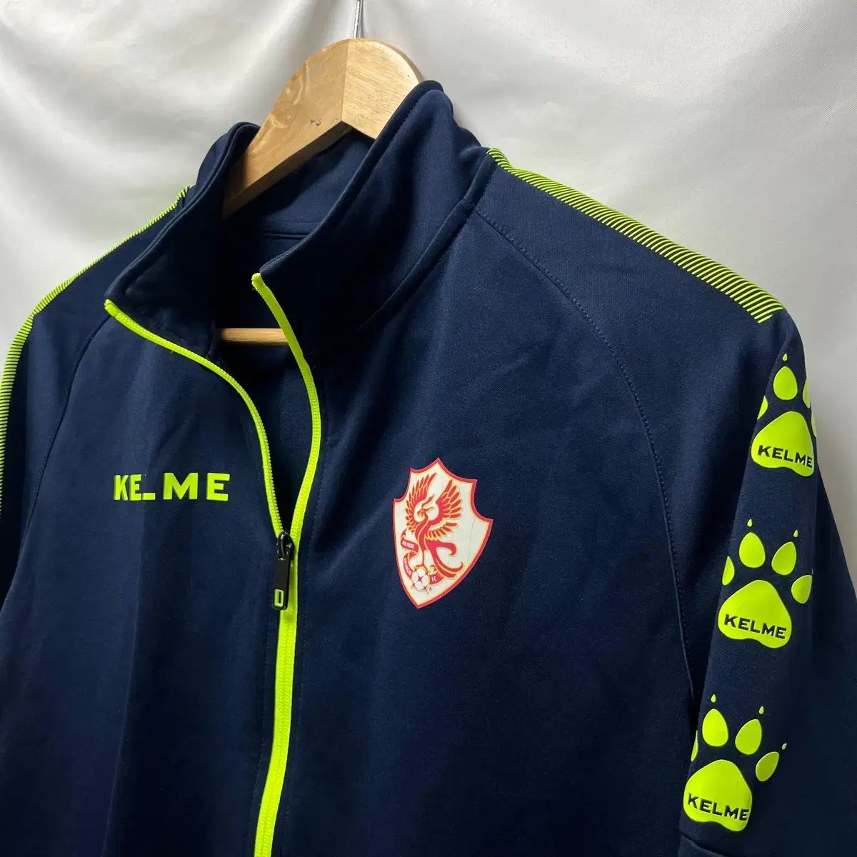 正規品/M KELME(ケルメ) 光州FC トレーナー ネイビー 蛍光 ジップ 