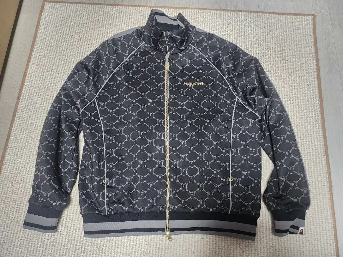 A BATHING APE モノグラム トラックジャケット A BATHING APE モノグラム トラックジャケット