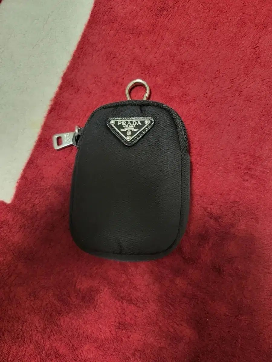 プラダ リナイロン ミニ ポーチ キーホルダー