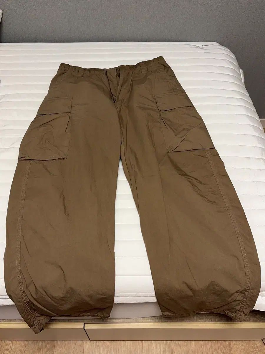 UNIQLO ユニクロ ワイド フィット カーゴ パンツ ブラウン
