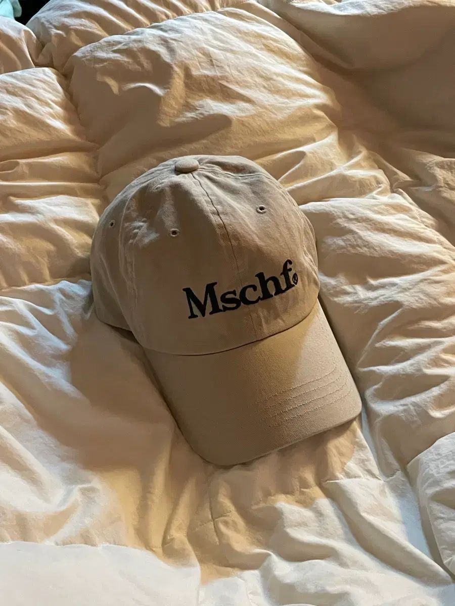 MISCHIEF ミスチーフ ベージュ COLOR ロゴ レタリング IU 帽子
