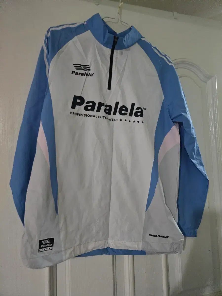 Paralela ウィンドブレーカー ジャケット ブルー 白