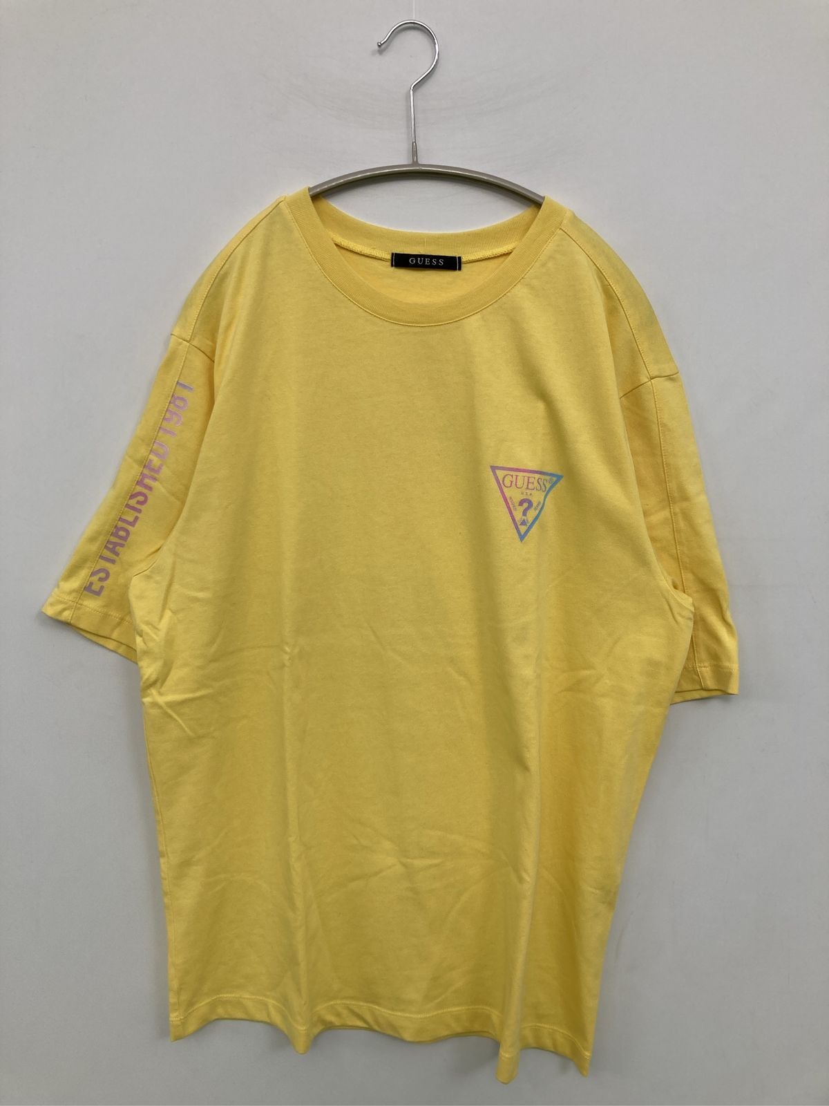 GUESS ゲス Tシャツ/カットソー L イエロー 無地 ワンポイント ブランドロゴ ミドル丈 半袖 クルーネック(丸首) メンズ レディース