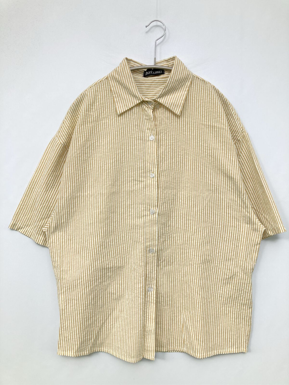 DAY CLOSET デイクローゼット シャツ/ブラウス ベージュ ストライプ柄 ミドル丈 半袖 レギュラーカラー レディース