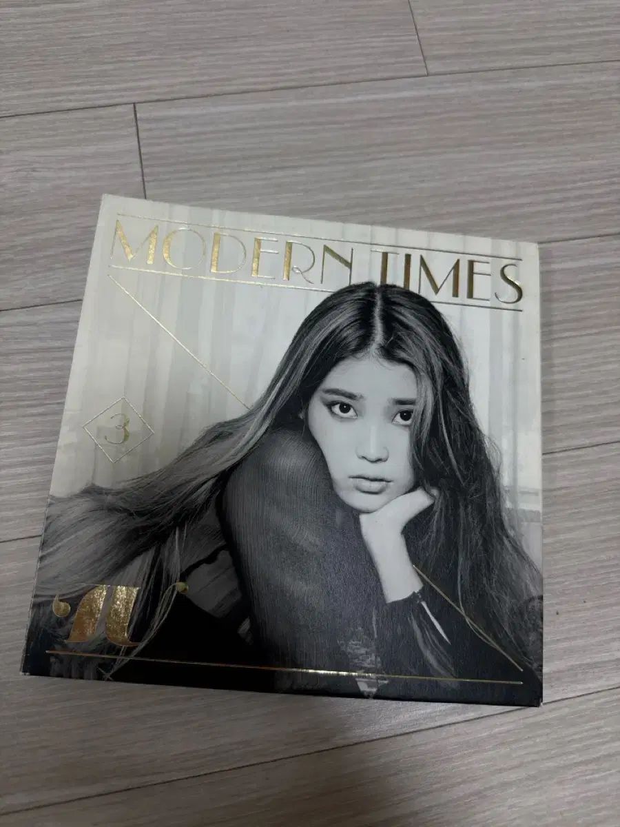 IU モダンタイムス アルバム