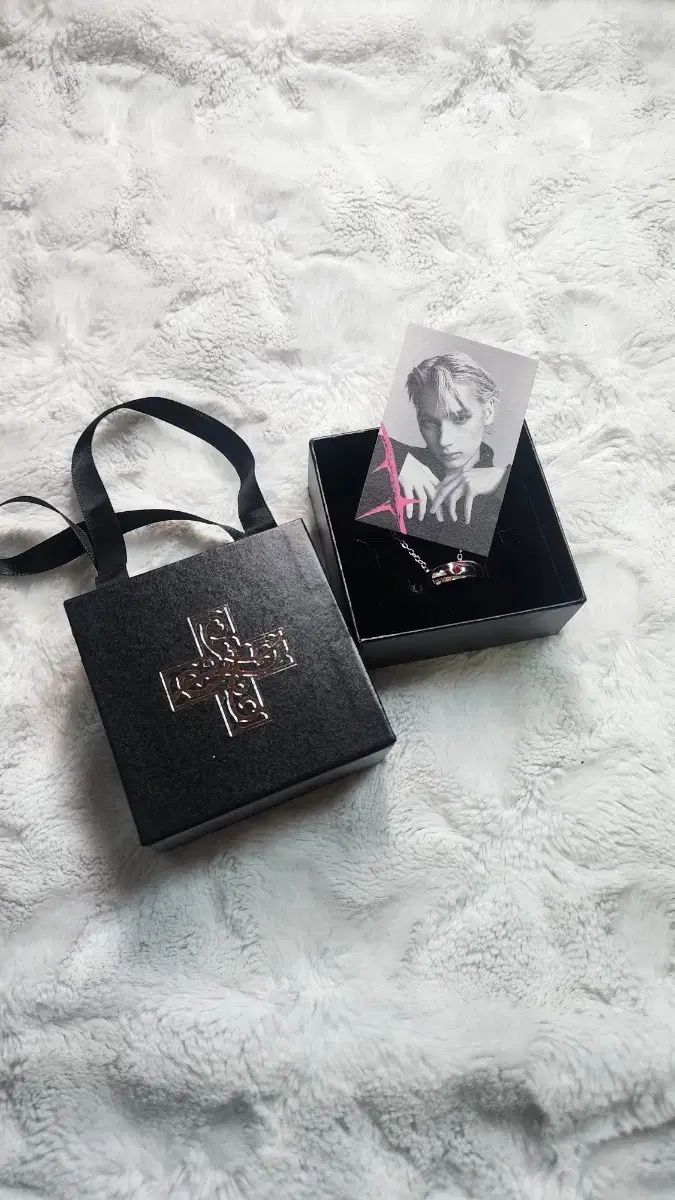 TOMORROW X TOGETHER(TXT) ショーケース ヒュニンカイ(HUENING KAI) リングネックレス TXT 棘ジャケット アウター
