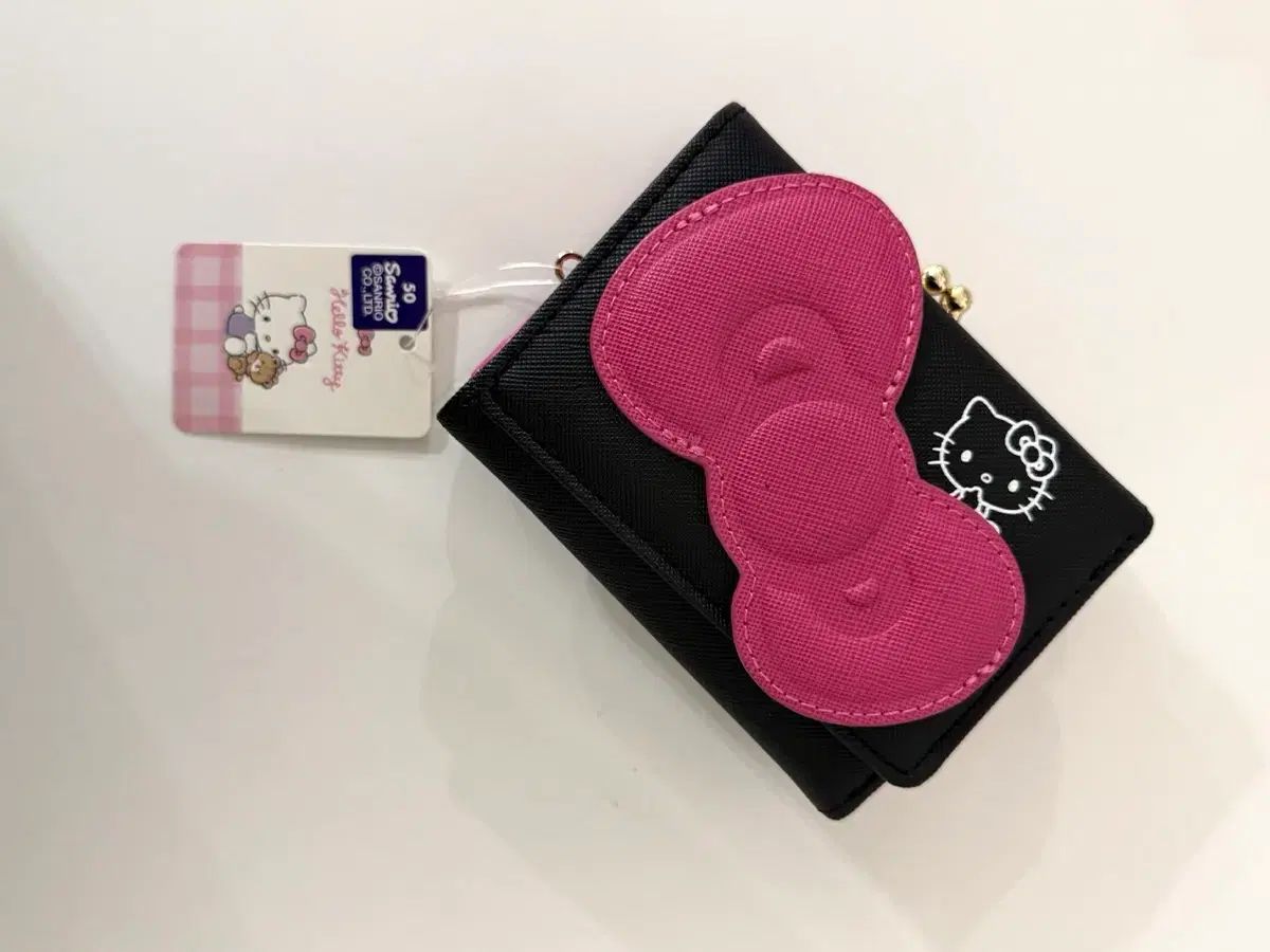 (新品) 日本 Sanrio HELLO KITTY (ハローキティ) キティ 財布 ホットピンク ブラック 3段 二つ折り財布