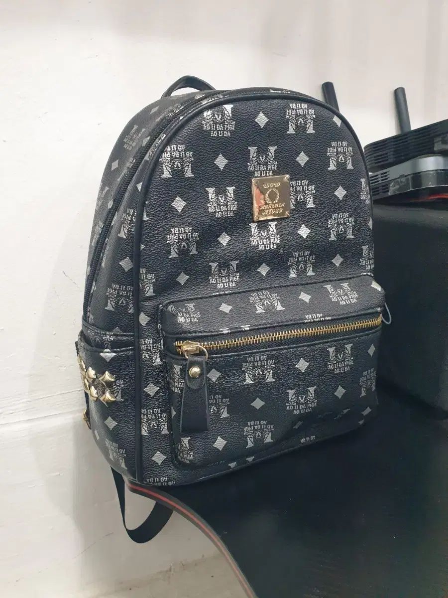 MCM スタイル ブラック パターン バックパック