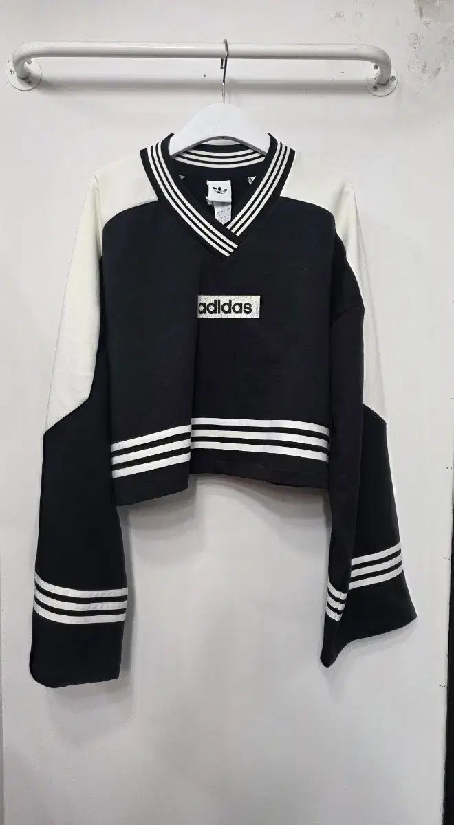 アディダス レディース オリジナル クロップド 長袖Tシャツ