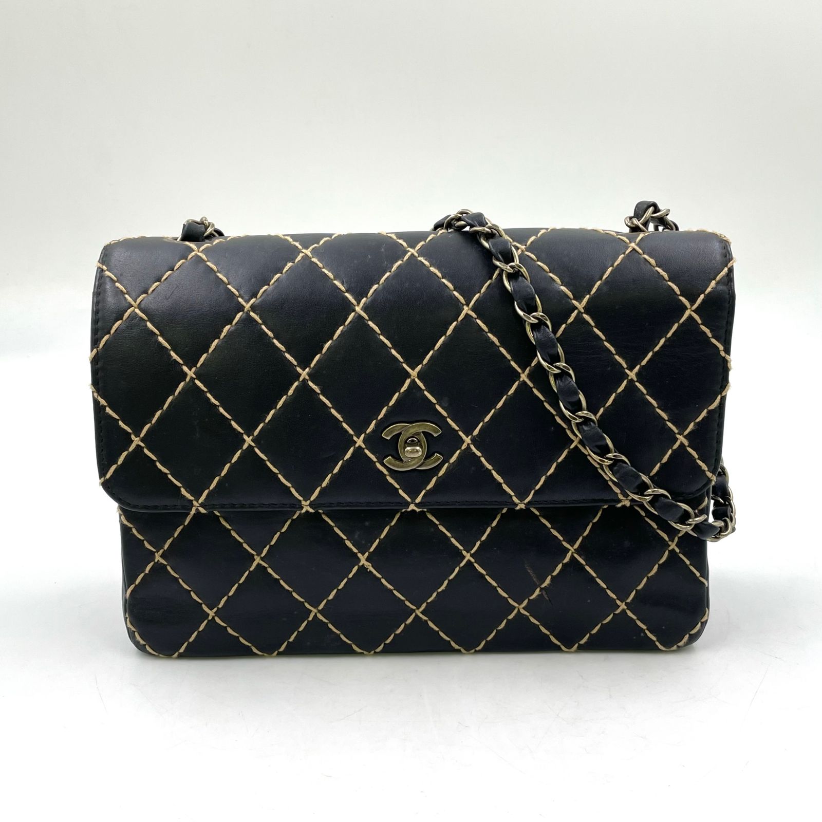 【新着】CHANEL マトラッセ ワイルドステッチ シリアル番号6番台 カーフスキン ブラック チェーンショルダーバッグ ゴールド