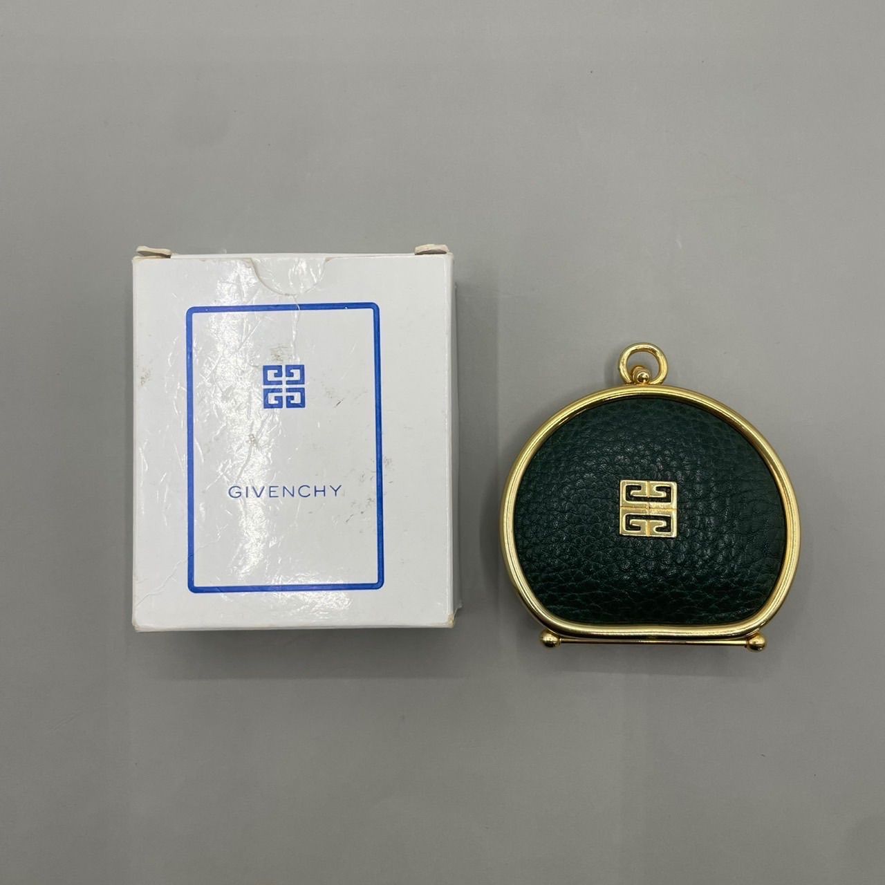 新品未使用　GIVENCHY ジバンシー　小銭入れ　コインケース　4Gロゴ　ゴールド金具　ラウンド　丸型　レザー　緑　グリーン