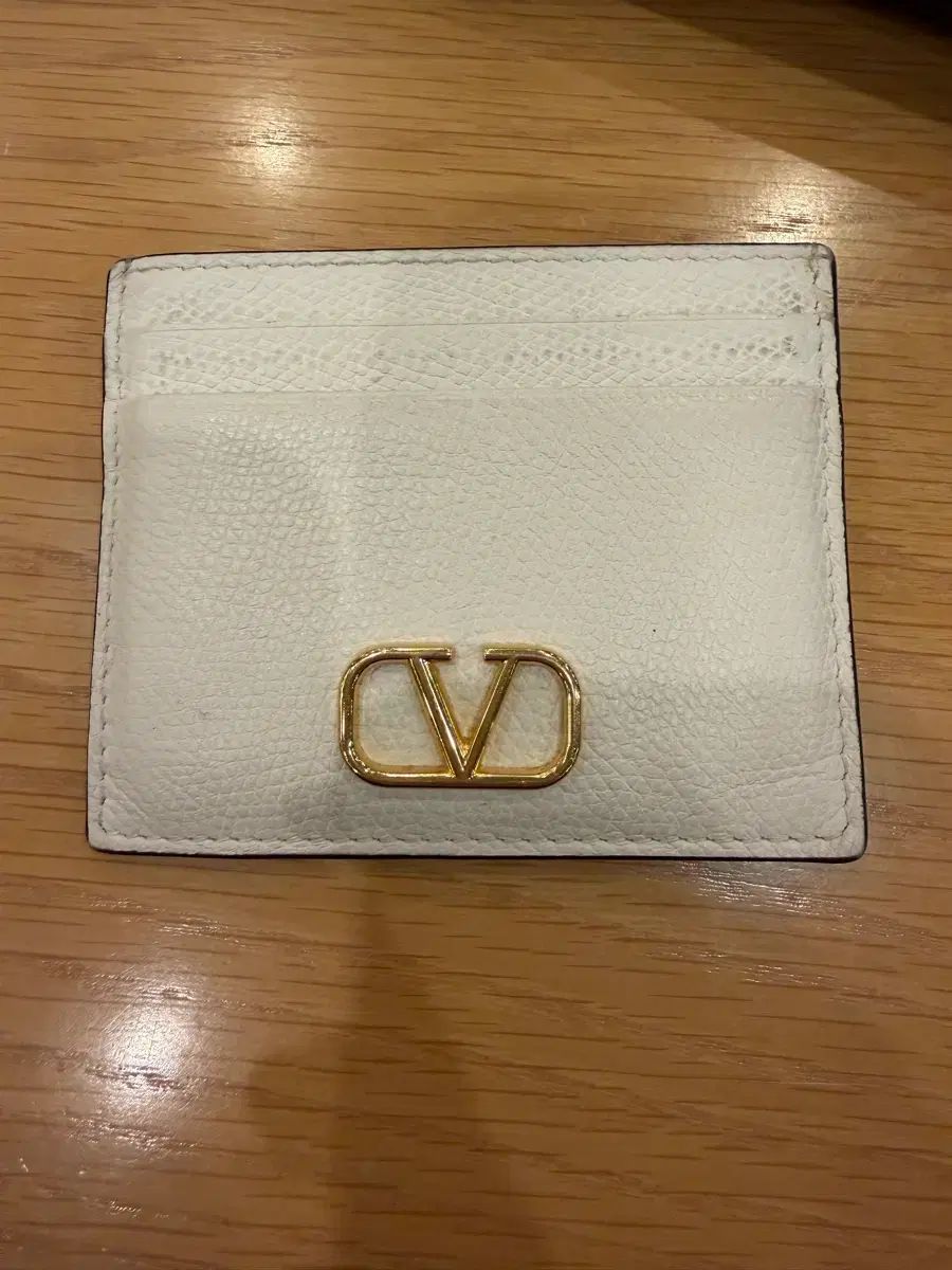 ヴァレンティノ 財布 出品