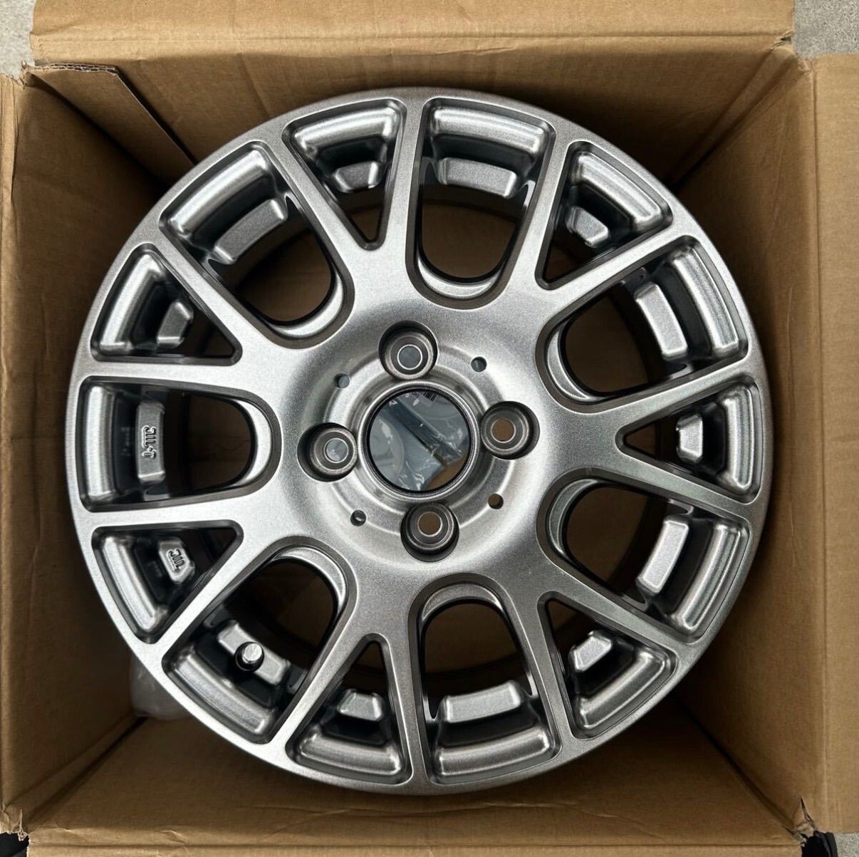 新品・未使用 Verthandi (ヴェルザンディ) タイヤ ホイール 14インチ