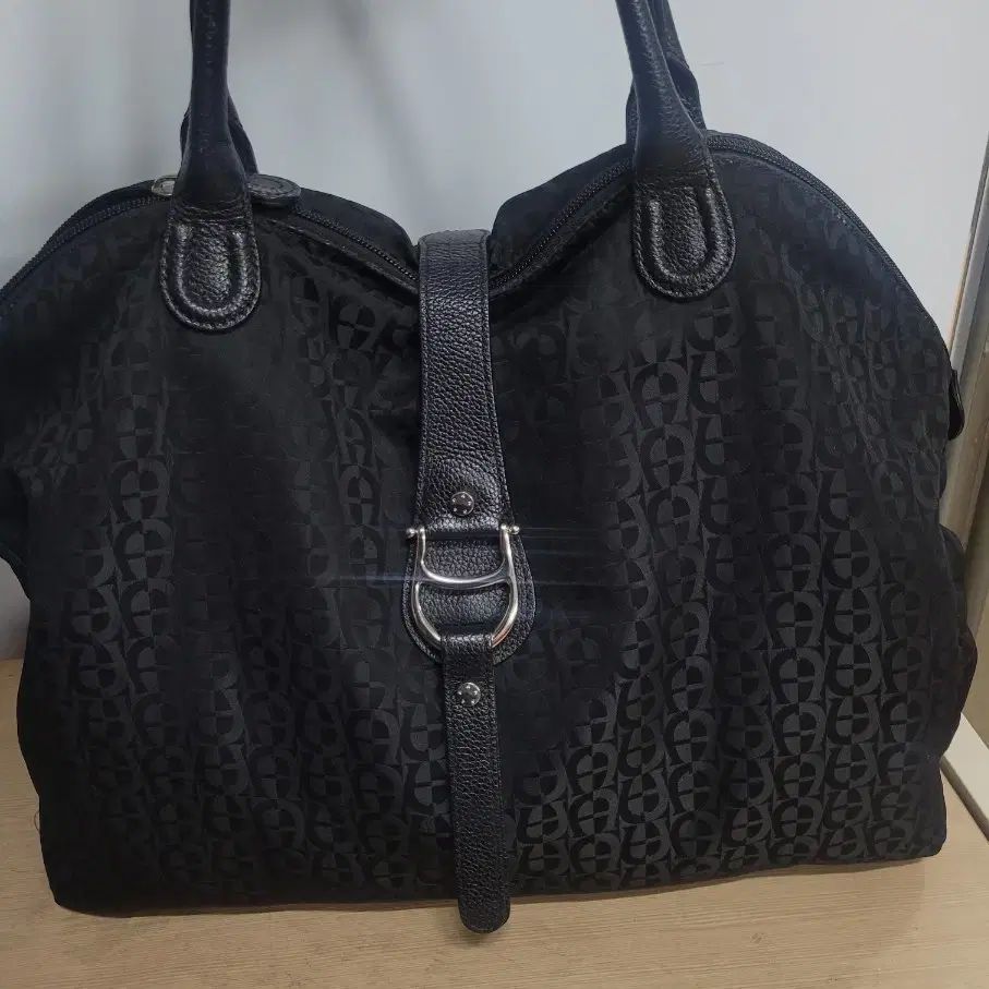 AIGNER アイグナー ブラック ロゴ パータン トートバッグ