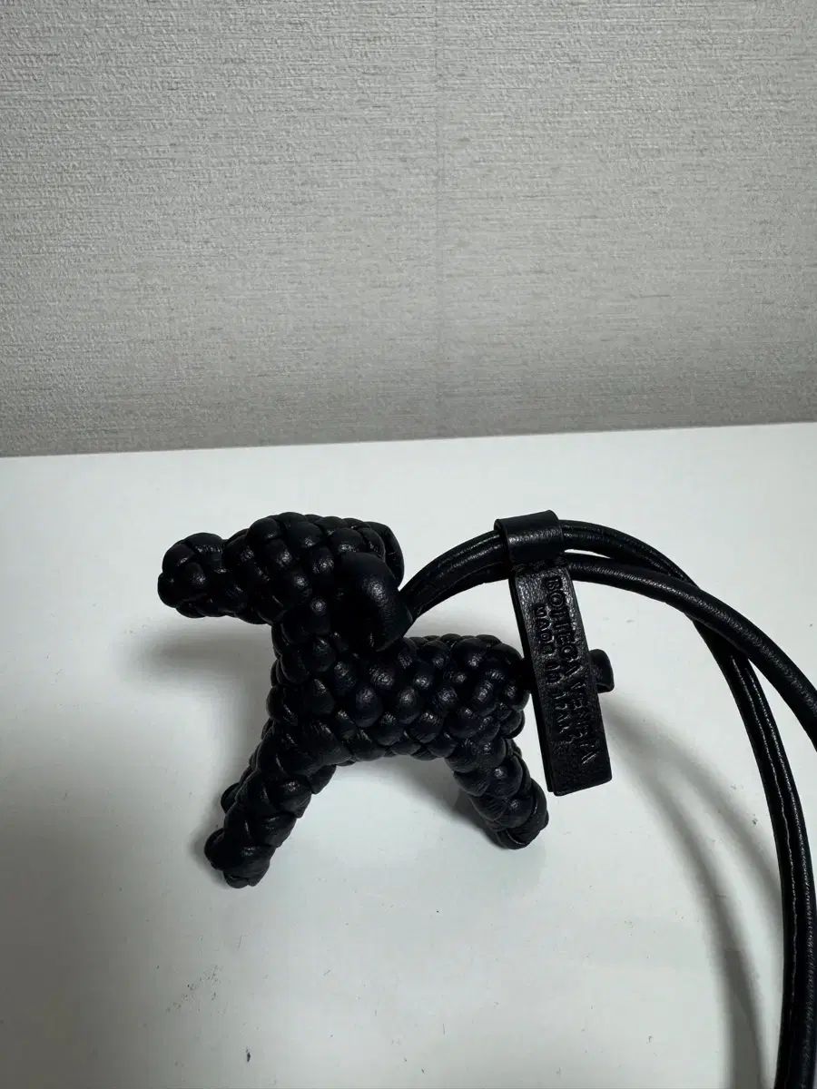 ボッテガ・ヴェネタ 犬 キーホルダー