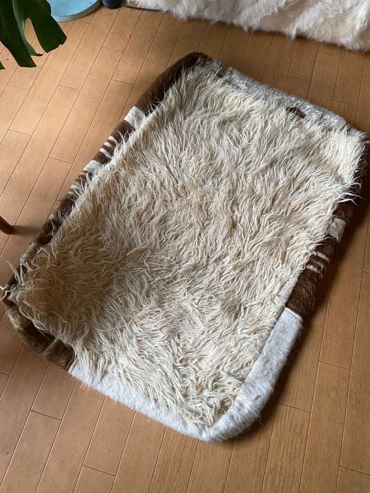 当店オリジナル細い毛のタイプふわふわモフモフ厳選TULワンちゃん猫ちゃんと寝そべれる90×60大型犬も余裕！サイドはアンゴラヤギ100%シイルト贅沢なプフ！