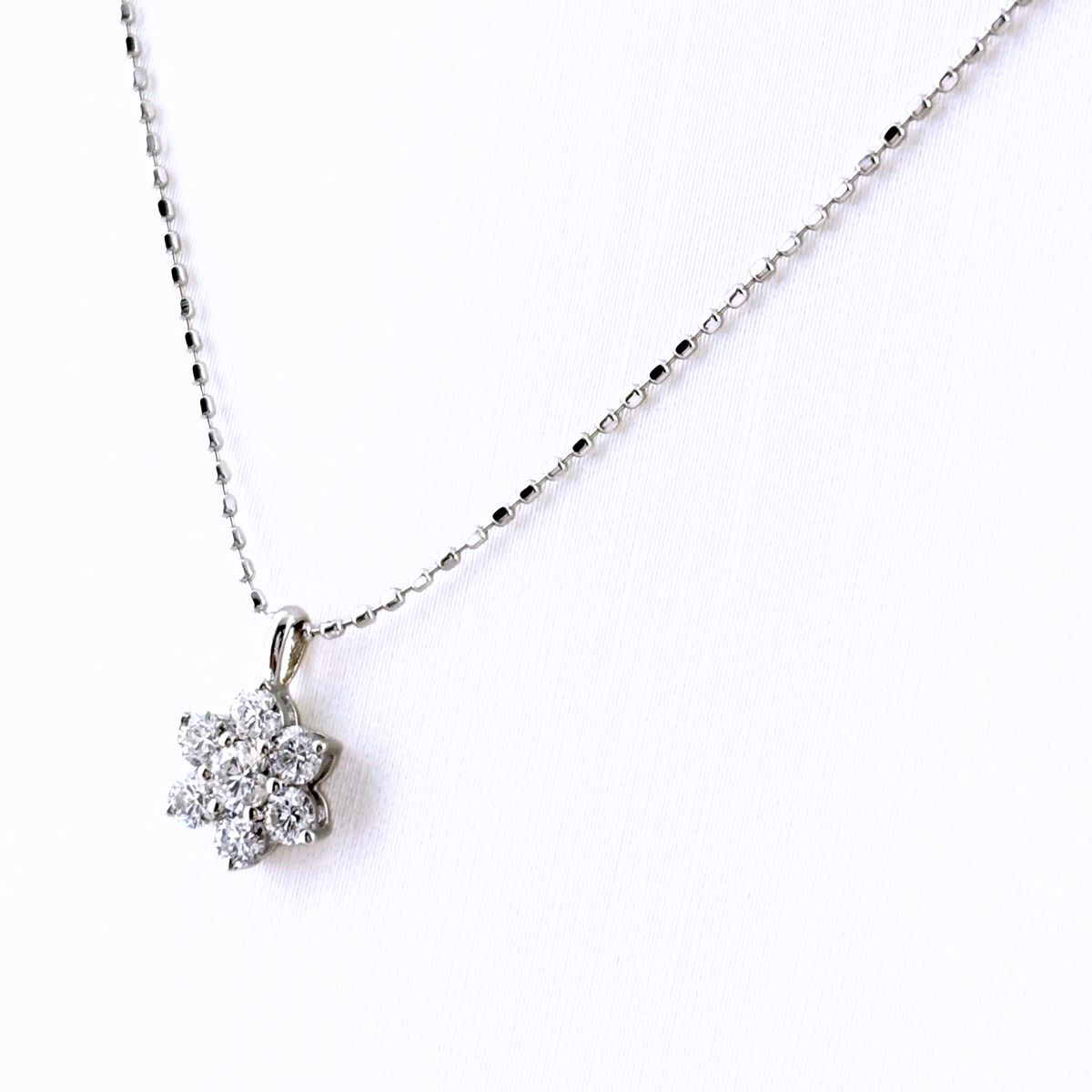 フラワーモチーフ デザインネックレス WG ホワイトゴールド ペンダント メレダイヤ 花 ネックレス K18 WG ダイヤモンド レディース 【中古】