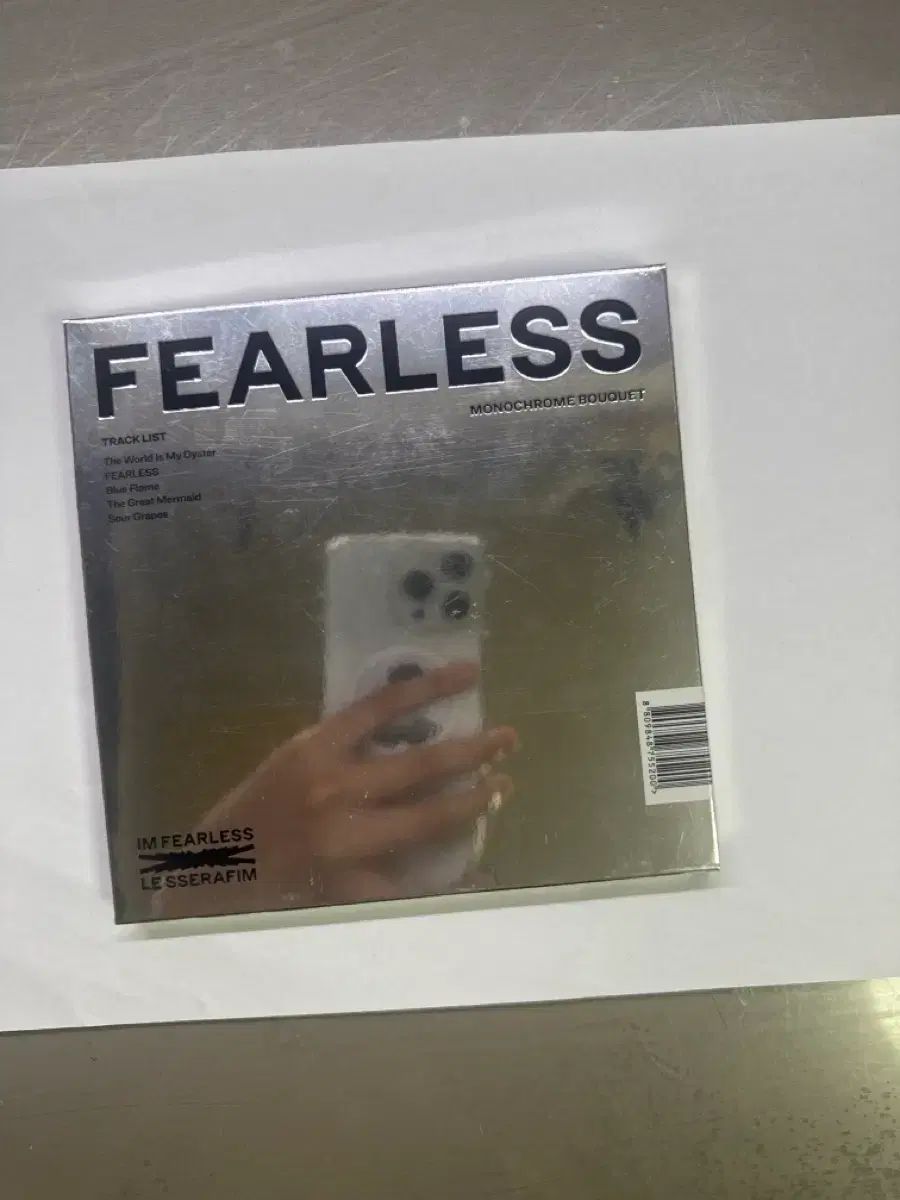 LE SSERAFIM（ルセラフィム）FEARLESS MONOCHROME（モノクローム 