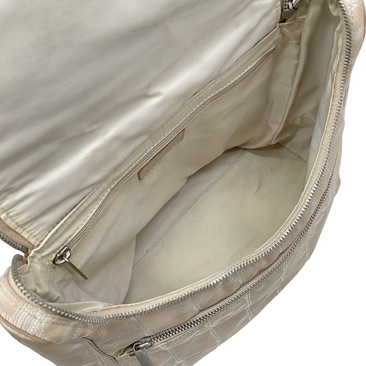 CHANEL(シャネル) リュックサック ニュートラベルライン A15958