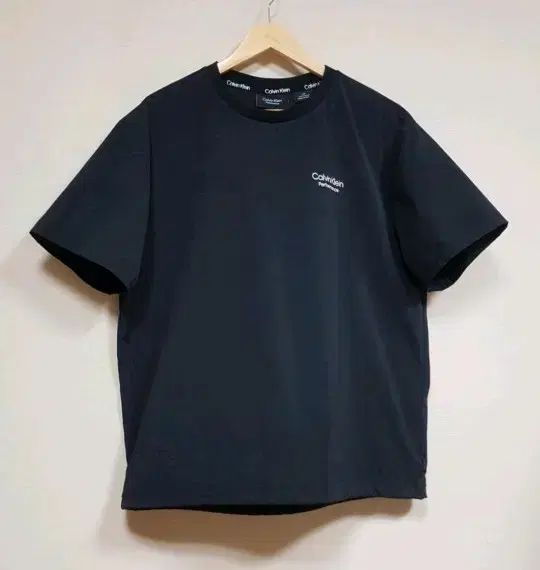 Calvin Klein メンズ パフォーマンス ウーブン 半袖Tシャツ 4,967円