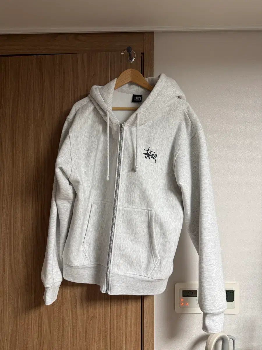 STUSSY WHO フード l ほぼ新品