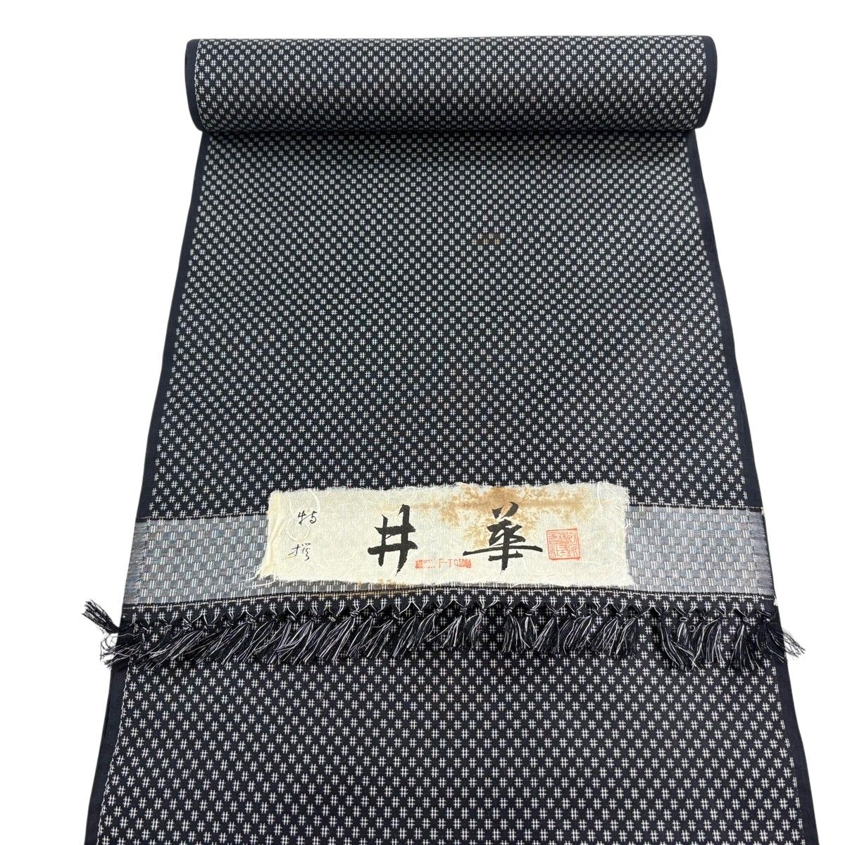 反物 秀品 紬 井桁絣 黒 正絹 【中古】