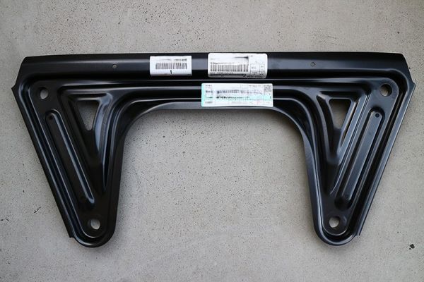 トヨタ 純正品 20系 アルファード/ヴェルファイア G's フロントサスペンションメンバーブレース LWR センター