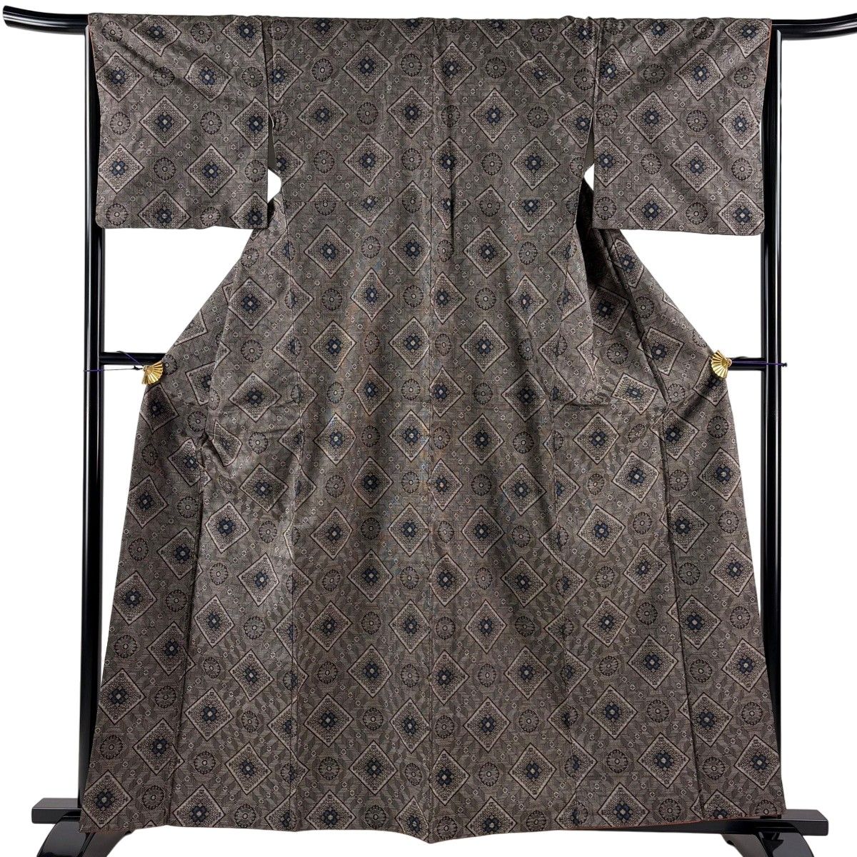 大島紬 身丈160.5cm 裄丈65cm M 袷 菱 花 焦茶色 正絹 逸品 【中古】