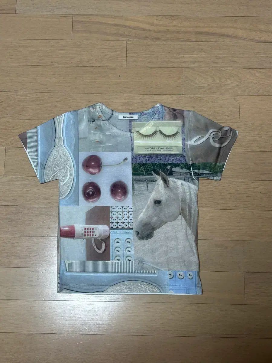 トゥーマーチ MERCH タグ 半袖