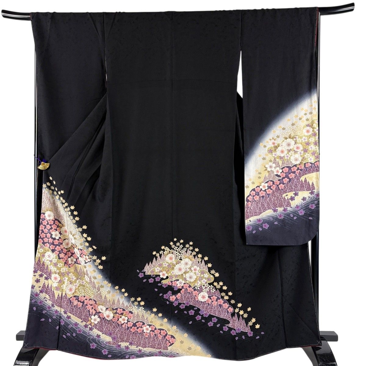 【美品】 振袖 身丈165cm 裄丈66cm M 袷 桜 雲文 金彩 ぼかし 黒 正絹 名品 【中古】