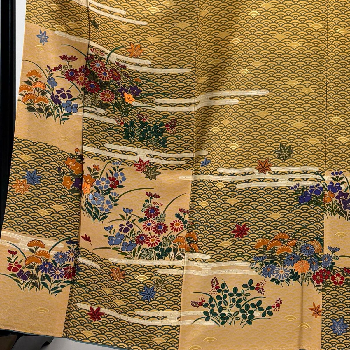 訪問着 身丈161.5cm 裄丈64.5cm M 袷 花井幸子 落款 秋草 青海波 刺繍