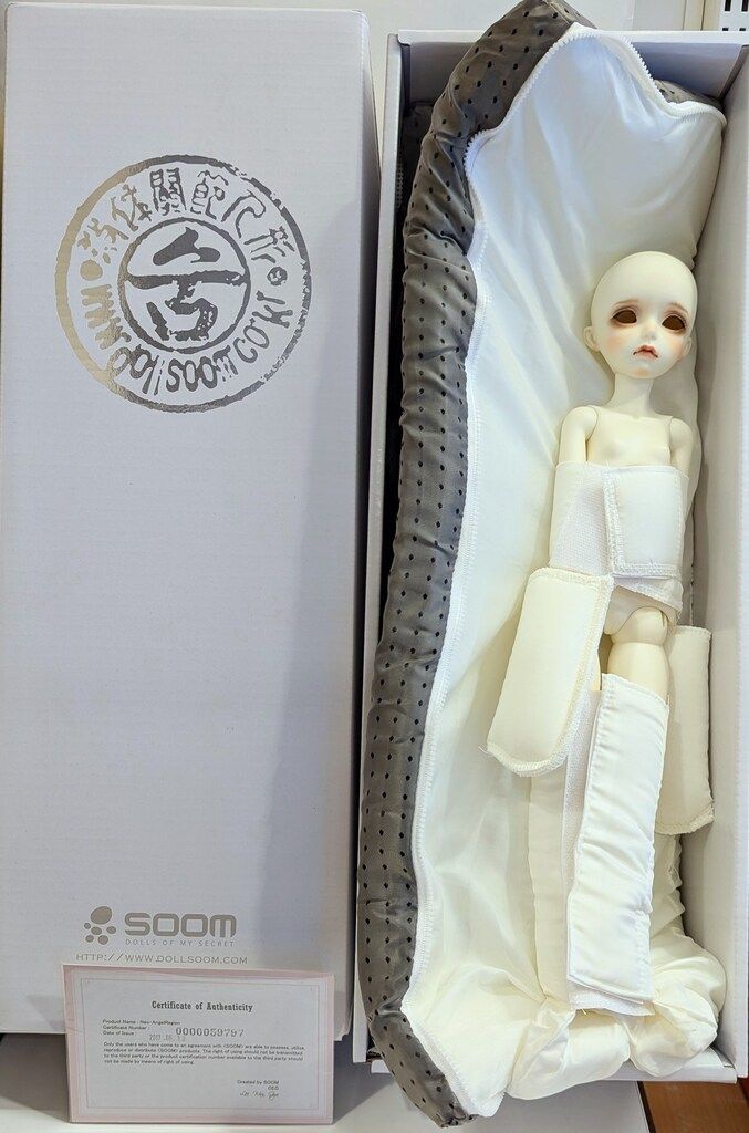 the SOOM imda4.3 Manon Cream white skin color white