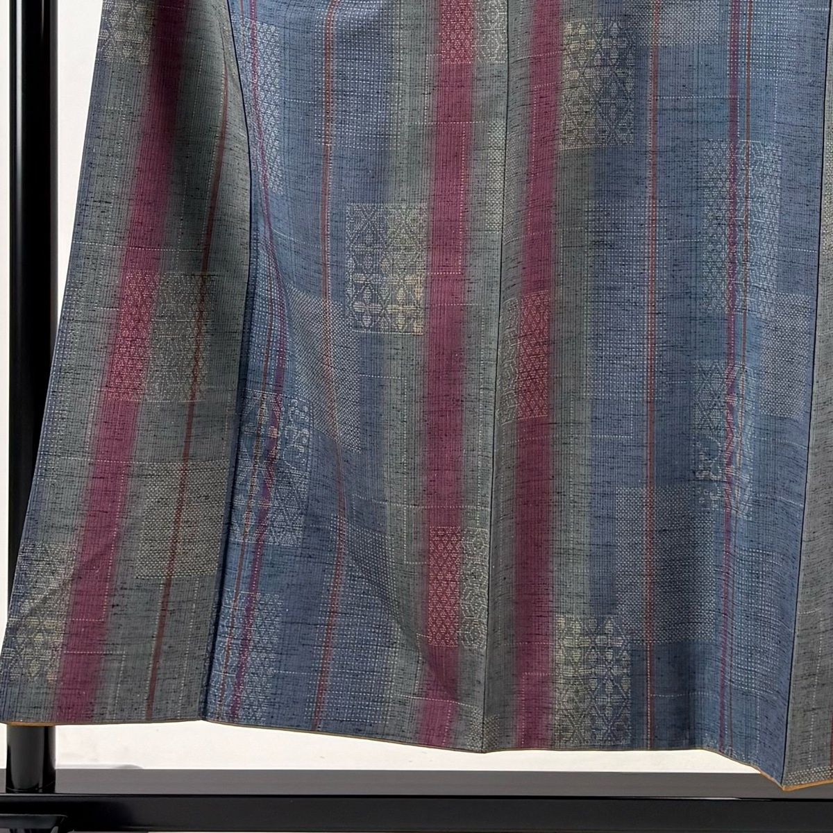 美品】 紬 身丈154cm 裄丈64cm M 袷 色紙 花菱 青灰色 正絹 秀品