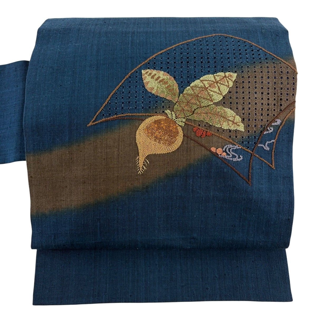 【美品】 名古屋帯 秀品 紬地 生り物 刺繍 相良刺繍 藍色 正絹 【中古】