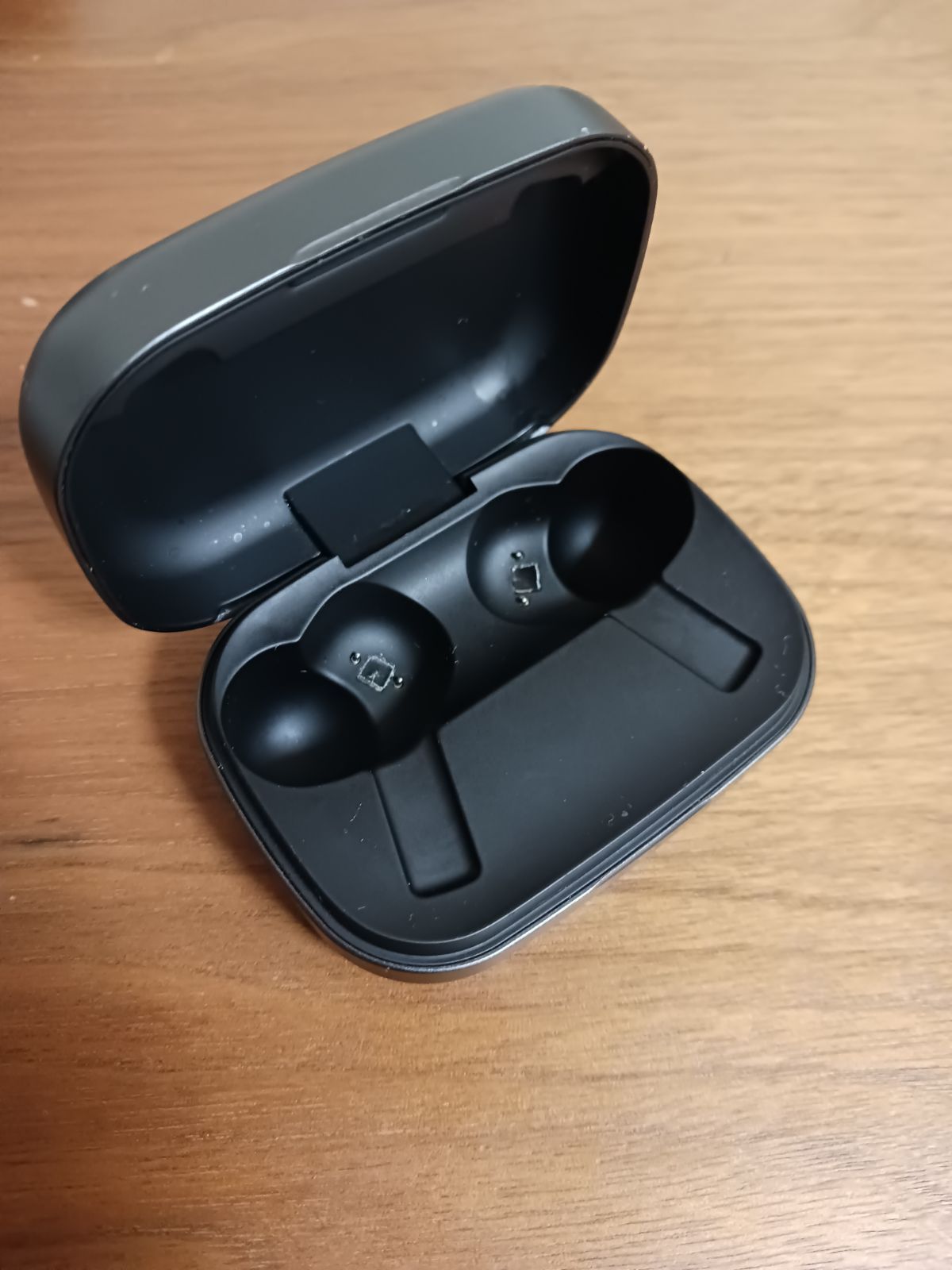 Bang & Olufsen Beoplay EX　充電ケースのみ