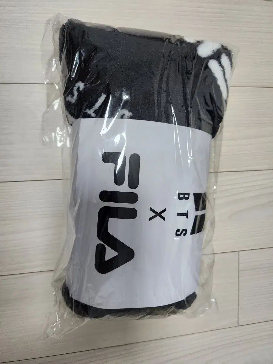 FILA x BTS ブランケット ブラック 新品 - メルカリ