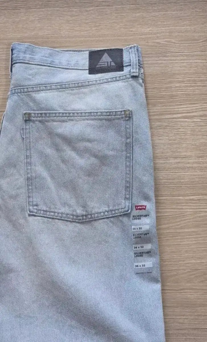 新品 リーバイス シルバータブ デニム ズボン 36x32