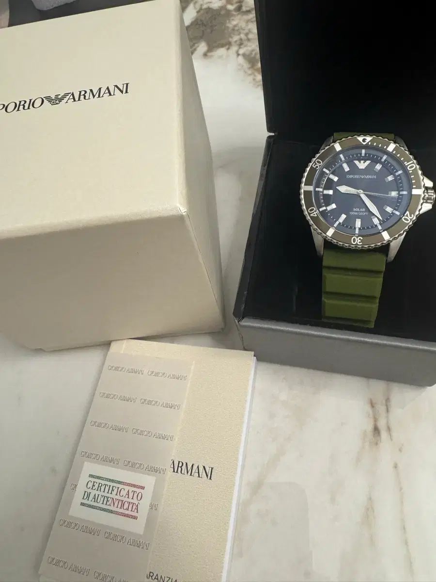 EMPORIO ARMANI エンポリオアルマーニ メンズ ブラック ダイアル グリーン ラバー