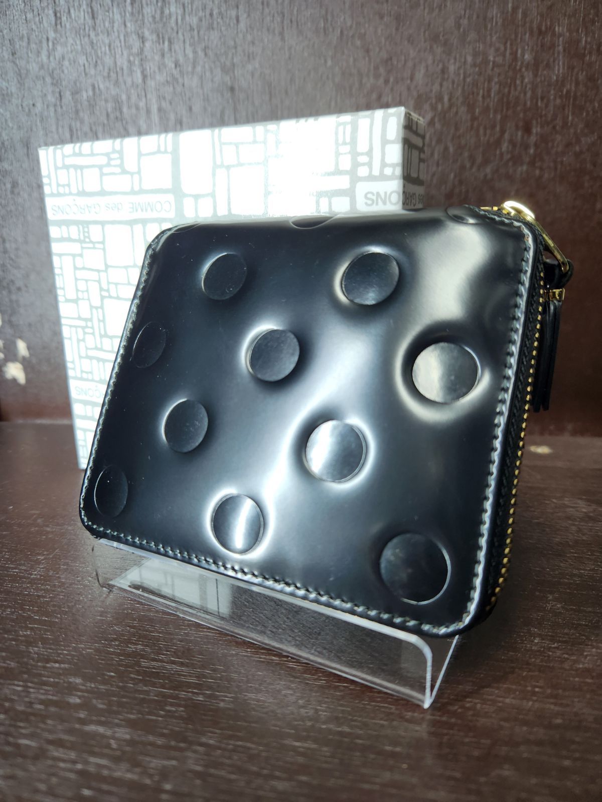 COMME des GARCONS／コムデギャルソン　SA2100NE POLKA DOTS EMBOSSED ラウンドファスナー　ショートウォレット　財布【TM0006-005】　266
