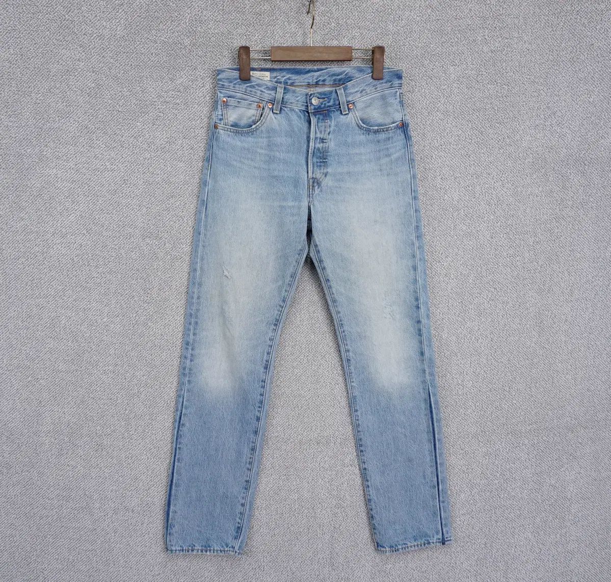 リーバイス デニム ライトブルー 「Levi's」 デニムパンツ 25 ブルー レディース  Levi's（リーバイス）の「【国内EXCLUSIVE】＜LEVI'S＞501デニムパンツ/ライトブルー（デニムパンツ）」 - WEAR