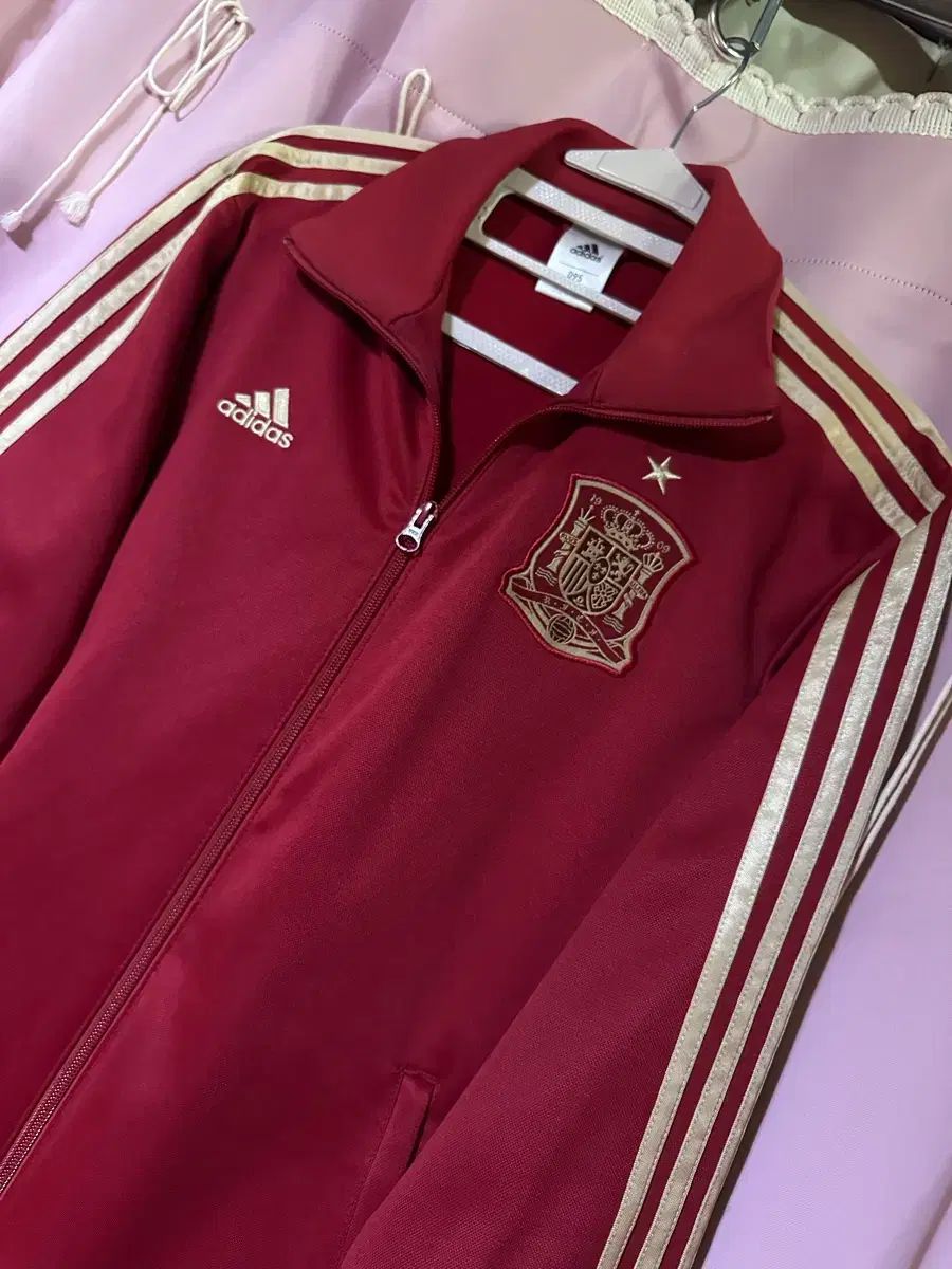 アディダスジャージ アディダス スペイン トラックジャージ 必須アイテム ジップアップ アディダス 3本線 サッカー ジャージ