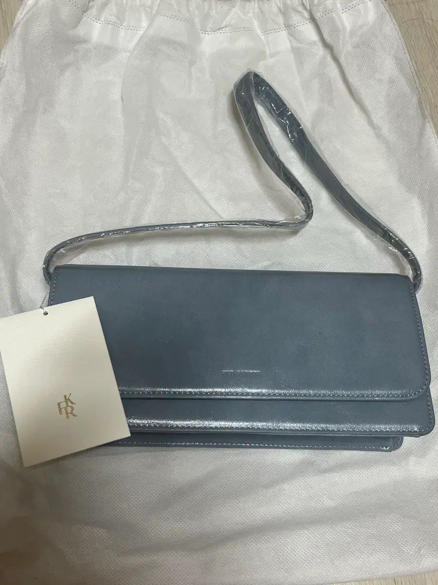 未使用新品)FIND KAPOOR ファインドカプア パディバッグ26クラック ブルーグレー