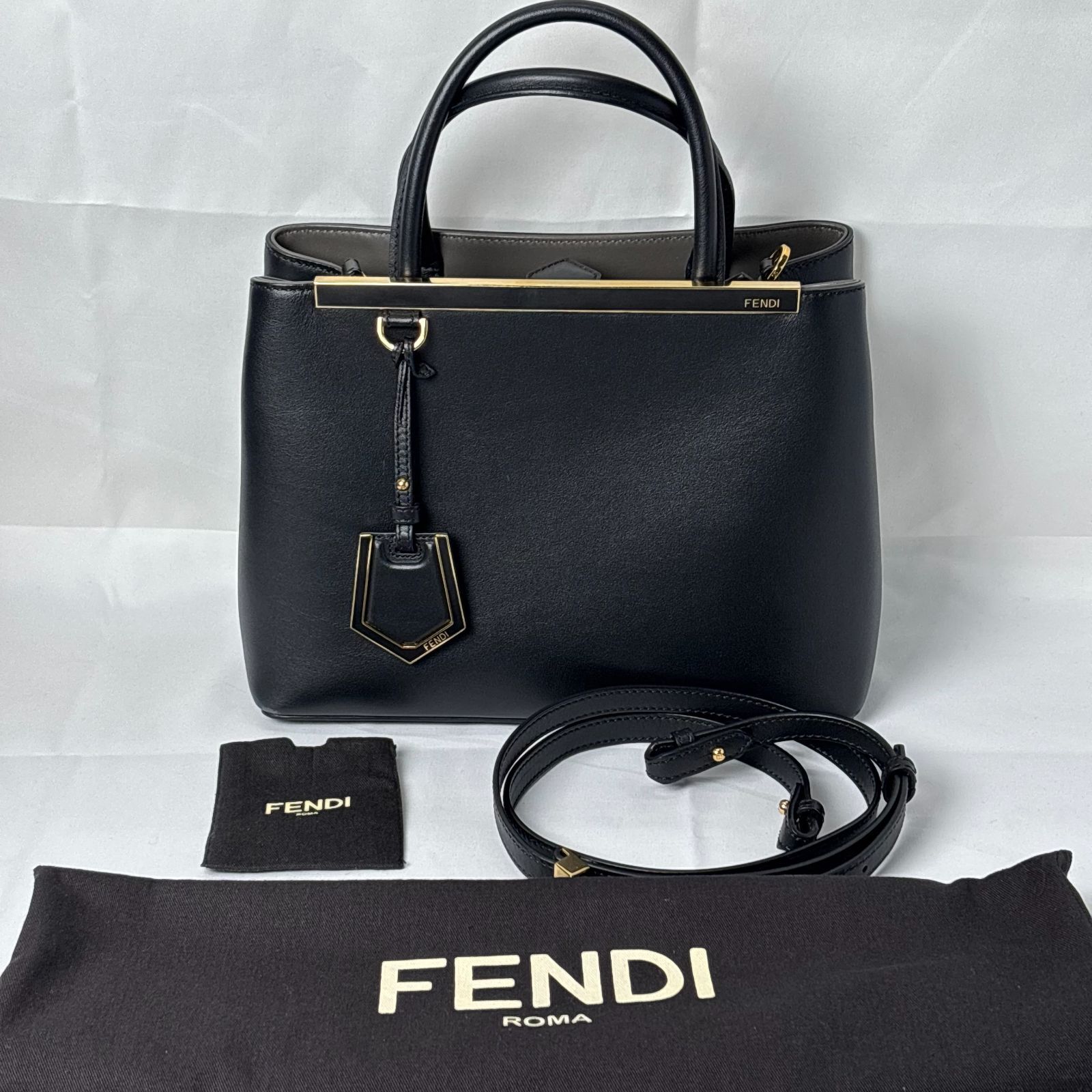 訳アリ大特価 FENDI(フェンディ) PETITE 2 JOURS プチ トゥージュール ハンドバッグ 2WAY ショルダー 斜め掛け カーフ ブラック黒 ゴールド金具