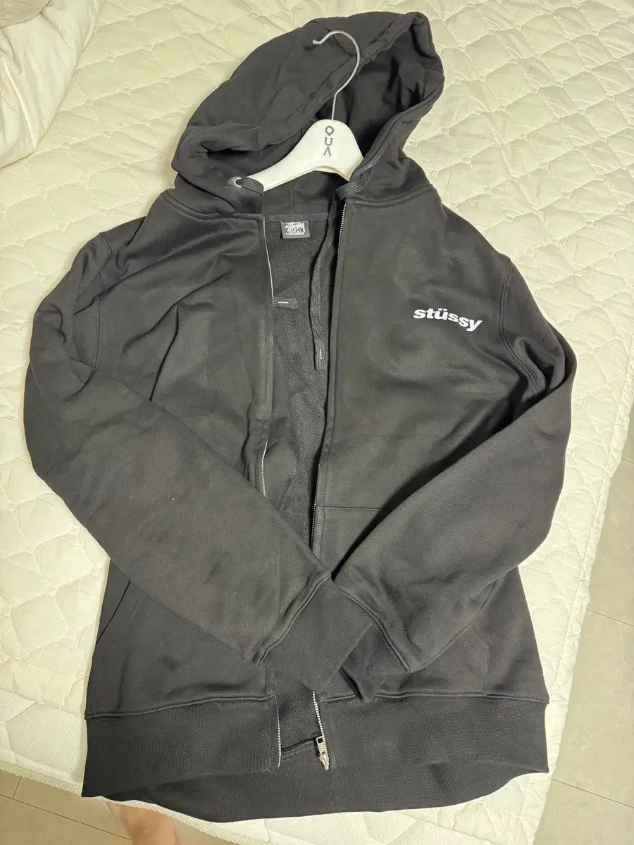 STUSSY ブラック フード ジップアップ