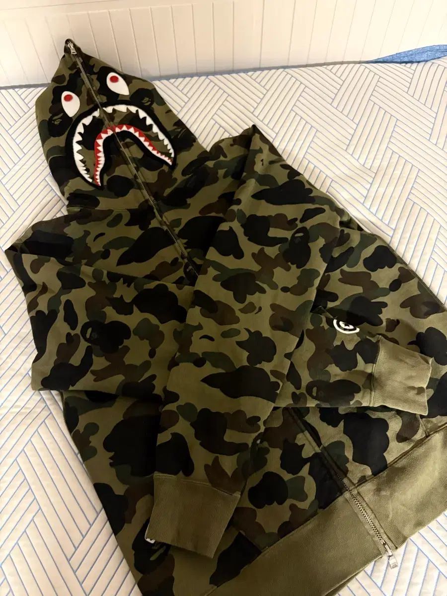正規品 A BATHING APE アベイシングエイプ 迷彩柄 シャーク ジップ
